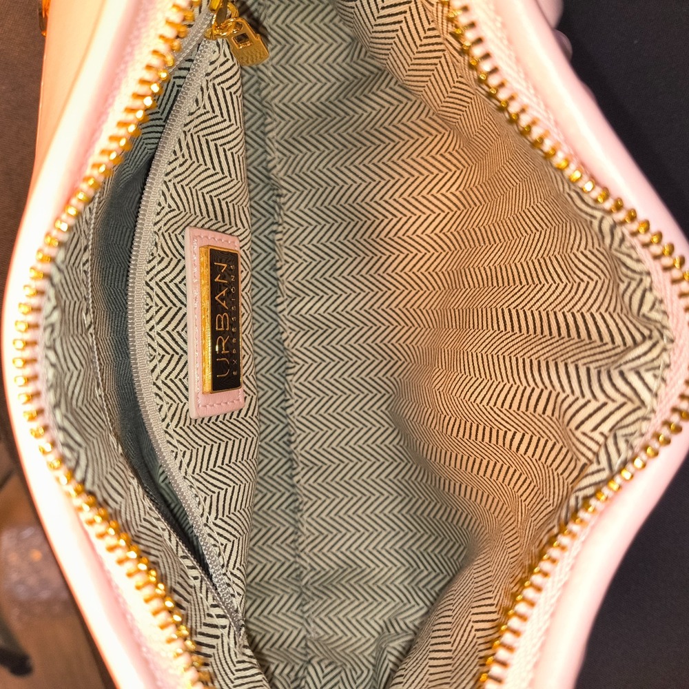 Urban Expressions, Quilted Shoulder bag, Lt Pink, Gold-tone hardware - Picture 3 of 9